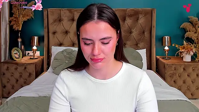 CalyMoon online show from April 2026 07:58:01 PM