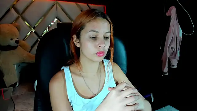 Paris Petit online show from December 2025 08:35:01 PM