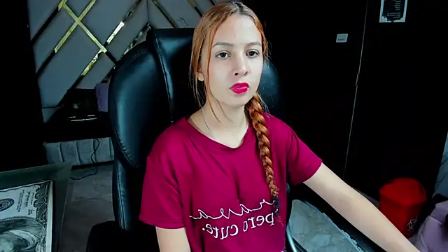 Paris Petit online show from April 2026 08:04:01 PM