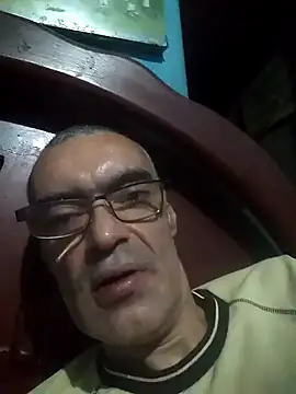 hugosafado333 online show from December 2024 05:15:01 AM