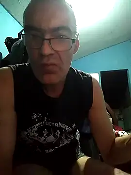 hugosafado333 online show from February 2025 05:09:01 AM