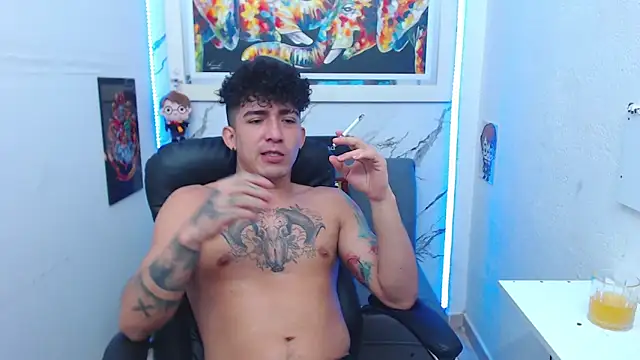 targuerian22 online show from November 2025 02:10:01 AM