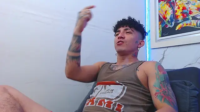 Snapshot of targuerian22 chatting on December 2025 11:34:02 PM targuerian22 online show from December 2025 11:34:02 PM