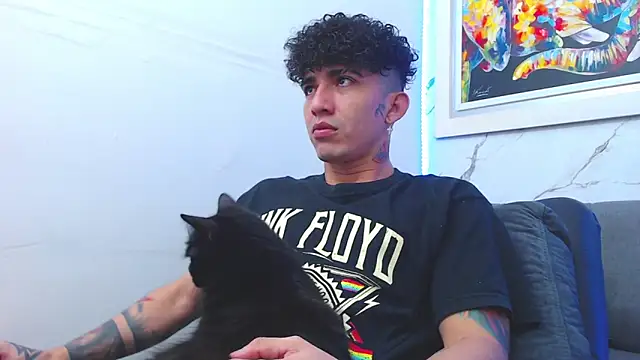 Snapshot of targuerian22 chatting on December 2025 02:08:02 AM targuerian22 online show from December 2025 02:08:02 AM