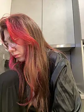 ChloesTem online show from November 2025 05:06:01 PM