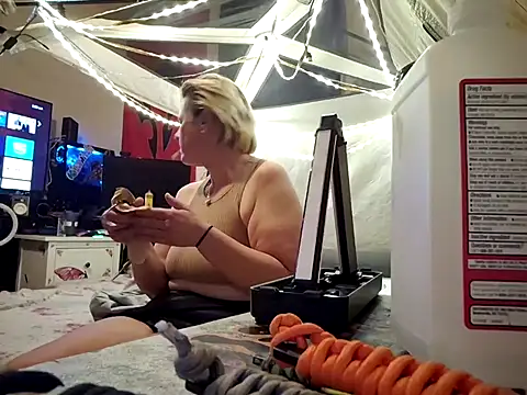 lit702 online show from October 2025 08:59:01 AM