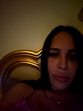 Snapshot of Liilii22 chatting on December 2024 10:19:01 PM Liilii22 online show from December 2024 10:19:01 PM