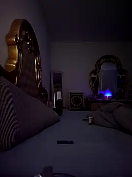 Snapshot of Liilii22 chatting on December 2024 11:45:01 PM Liilii22 online show from December 2024 11:45:01 PM