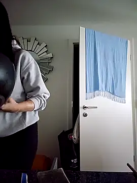 Snapshot of Liilii22 chatting on February 2025 12:37:01 PM Liilii22 online show from February 2025 12:37:01 PM