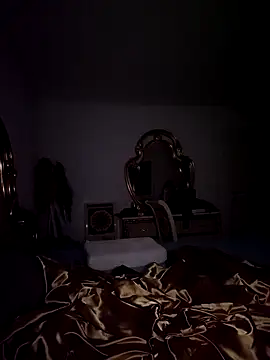 Snapshot of Liilii22 chatting on February 2025 05:37:01 AM Liilii22 online show from February 2025 05:37:01 AM