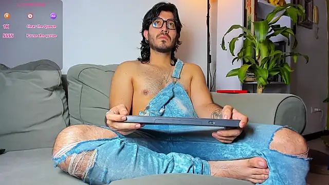 Snapshot of Ackerman_Eren_ chatting on November 2025 10:37:02 AM Ackerman Eren online show from November 2025 10:37:02 AM