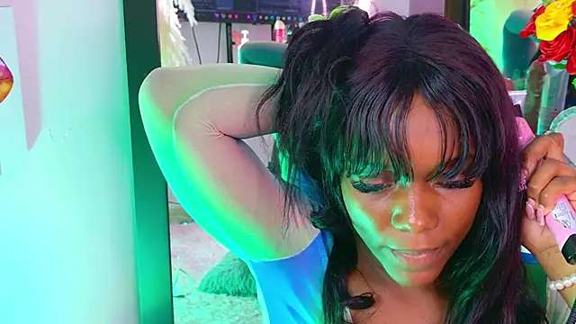 Snapshot of SarahBrunet chatting on October 2025 05:10:02 PM SarahBrunet online show from October 2025 05:10:02 PM