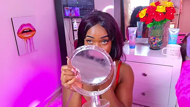 Snapshot of SarahBrunet chatting on October 2025 12:47:01 PM SarahBrunet online show from October 2025 12:47:01 PM