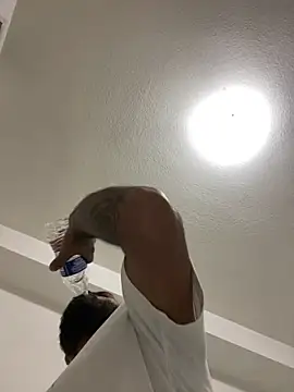 Snapshot of islandvybee55 chatting on March 2025 04:43:01 AM islandvybee55 online show from March 2025 04:43:01 AM