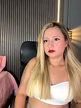 Snapshot of MiaPetit_ chatting on September 2025 11:37:02 PM MiaPetit online show from September 2025 11:37:02 PM