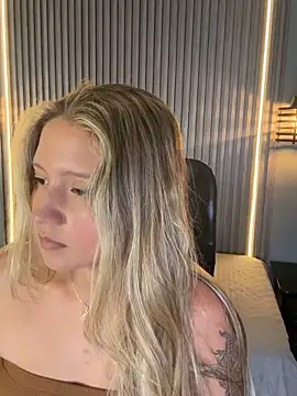 Snapshot of MiaPetit_ chatting on October 2025 09:13:02 PM MiaPetit online show from October 2025 09:13:02 PM