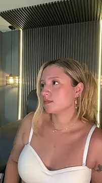 Snapshot of MiaPetit_ chatting on October 2025 11:57:02 PM MiaPetit online show from October 2025 11:57:02 PM