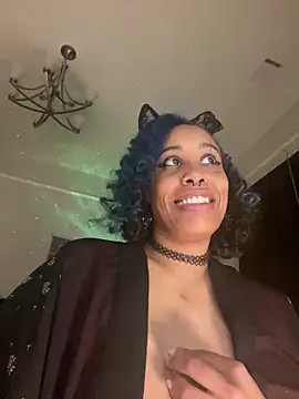 loveluna8 online show from October 2025 09:43:02 AM