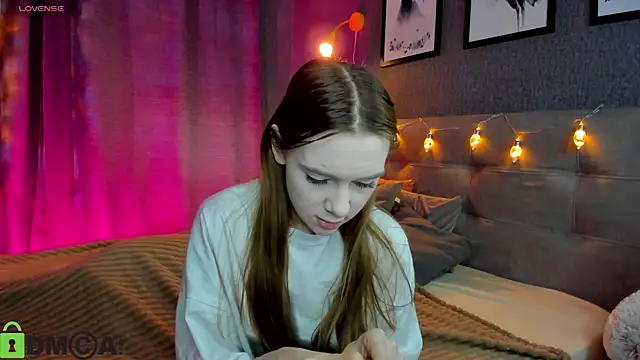 Snapshot of Lesi_Moonie01 chatting on December 2025 09:15:02 AM Lesi Moonie01 online show from December 2025 09:15:02 AM