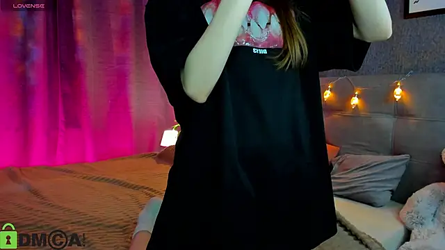 Snapshot of Lesi_Moonie01 chatting on December 2025 09:27:01 AM Lesi Moonie01 online show from December 2025 09:27:01 AM