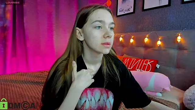 Snapshot of Lesi_Moonie01 chatting on December 2025 09:29:02 AM Lesi Moonie01 online show from December 2025 09:29:02 AM