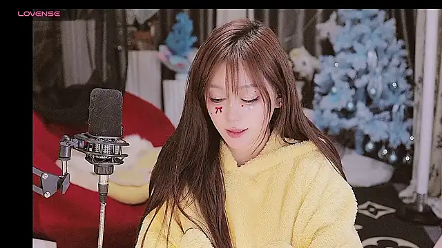 Snapshot of Missy_Nana21 chatting on December 2024 04:20:01 PM Missy Nana21 online show from December 2024 04:20:01 PM