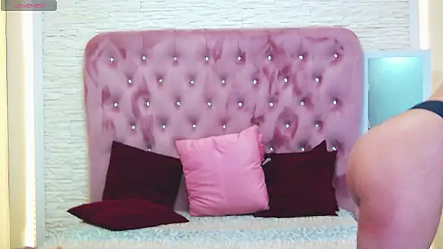 Snapshot of KikiSweet08 chatting on March 2025 08:50:02 AM KikiSweet08 online show from March 2025 08:50:02 AM