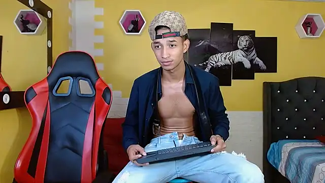 Snapshot of jose_sexycumm chatting on October 2025 10:39:01 PM jose sexycumm online show from October 2025 10:39:01 PM