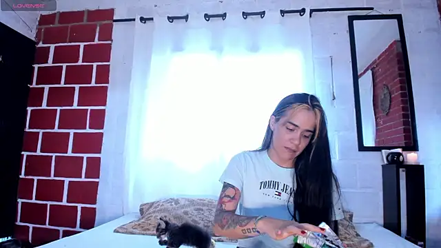 Kimandyuk online show from November 2025 07:45:02 PM