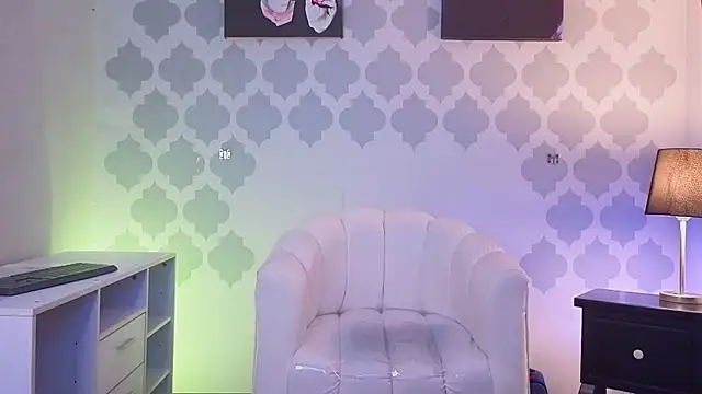 Snapshot of GabyPetit chatting on July 2026 08:37:01 PM GabyPetit online show from July 2026 08:37:01 PM