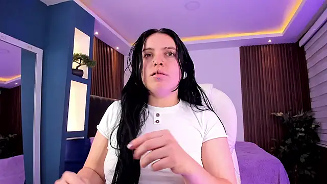 Snapshot of Lucy_Smith2 chatting on January 2025 07:15:01 AM Lucy Smith2 online show from January 2025 07:15:01 AM