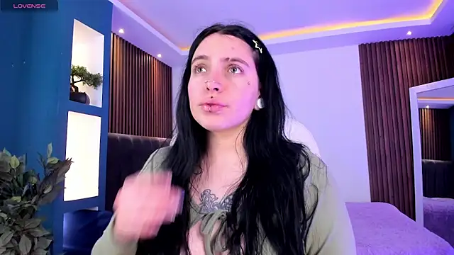 Snapshot of Lucy_Smith2 chatting on February 2025 04:04:02 AM Lucy Smith2 online show from February 2025 04:04:02 AM