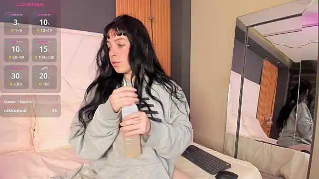 Snapshot of Lucy_Smith2 chatting on September 2025 08:45:01 PM Lucy Smith2 online show from September 2025 08:45:01 PM