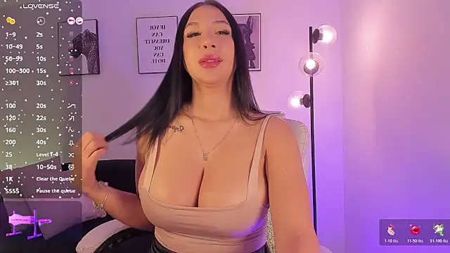 Snapshot of Emilyymilleer_ chatting on April 2026 03:17:01 PM Emilyymilleer online show from April 2026 03:17:01 PM