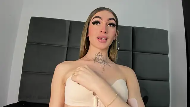 Lizz Luna online show from November 2025 05:59:01 PM