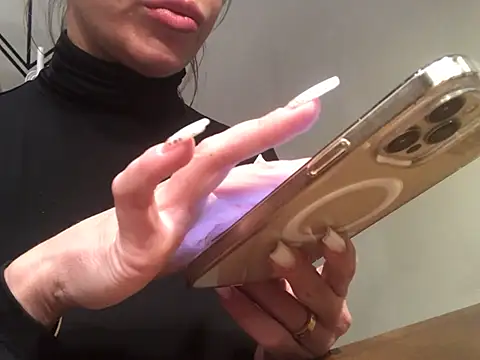 Snapshot of JulieErmesx chatting on December 2024 02:33:02 AM JulieErmesx online show from December 2024 02:33:02 AM