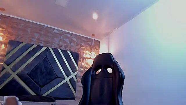 Ian Castillo  online show from February 2026 11:27:01 AM