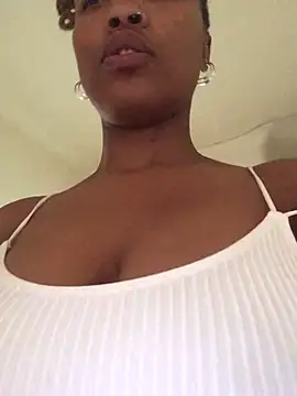 Snapshot of SZA_Doja chatting on December 2024 06:41:01 AM SZA Doja online show from December 2024 06:41:01 AM