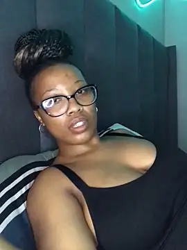 Snapshot of SZA_Doja chatting on October 2025 09:32:02 AM SZA Doja online show from October 2025 09:32:02 AM