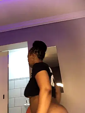 Snapshot of SZA_Doja chatting on October 2025 11:39:02 PM SZA Doja online show from October 2025 11:39:02 PM