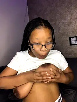 Snapshot of SZA_Doja chatting on November 2025 05:56:02 PM SZA Doja online show from November 2025 05:56:02 PM