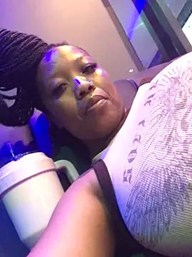 Snapshot of SZA_Doja chatting on December 2025 04:00:01 PM SZA Doja online show from December 2025 04:00:01 PM