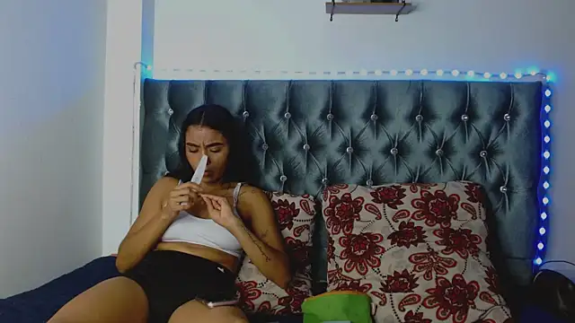 AntonellaAndNoah online show from March 2025 10:32:02 PM