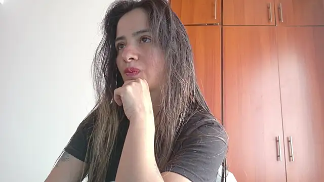 Snapshot of julietta___jackson chatting on April 2026 06:05:02 PM julietta jackson online show from April 2026 06:05:02 PM