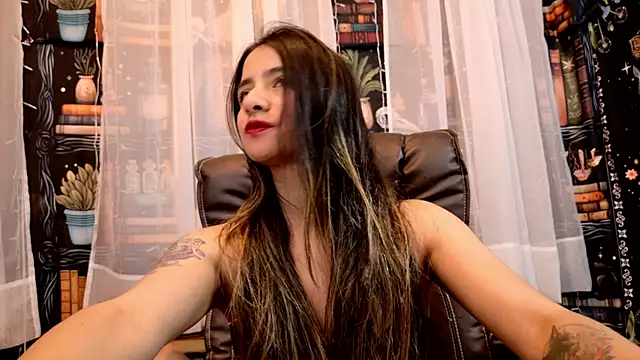 Snapshot of julietta___jackson chatting on May 2026 10:05:02 PM julietta jackson online show from May 2026 10:05:02 PM