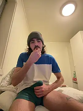 wolfwhite95 online show from April 2026 09:05:02 PM