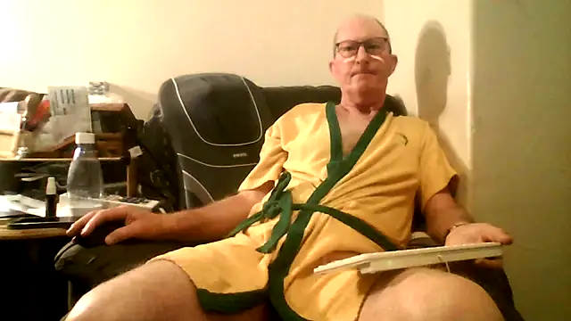 doggsy01 online show from November 2025 05:12:02 PM