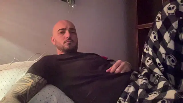 alessandromori91 online show from December 2025 08:26:02 PM