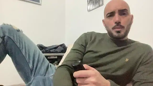 alessandromori91 online show from January 2026 09:40:02 PM