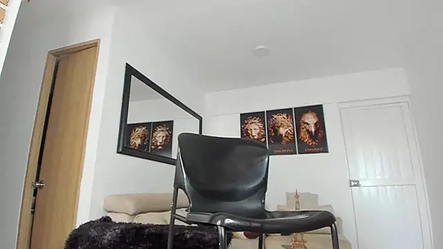 Snapshot of smit_hot_sr chatting on December 2024 01:06:02 PM smit hot sr online show from December 2024 01:06:02 PM